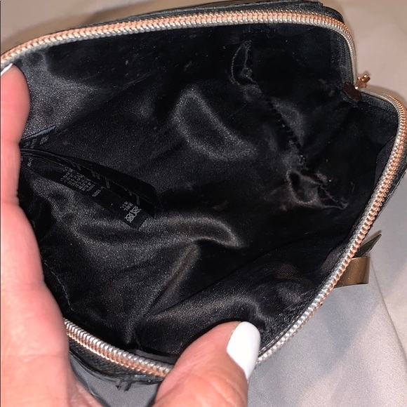 Ted Baker - Vinyl Bow Makeup 💄 Bag - Picture 5 of 7